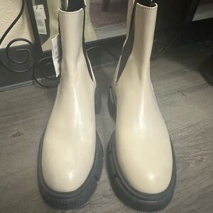 ZARA WOMEN CREAM WITH BLACK CHUNKY SOLE Ankle Boots retail 119.00